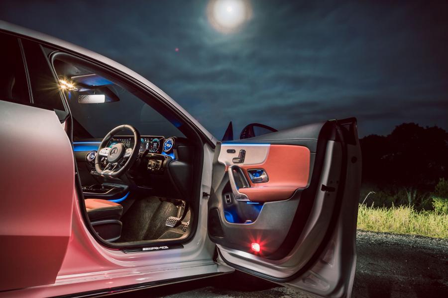 Интерьер Mercedes-AMG CLA35 4Matic (C118) 2020 года  (AU) (фото 31 из 40)
